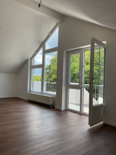 Hochwertig modernisierte Wohnung mit Balkon, 15344 Strausberg, Dachgeschosswohnung
