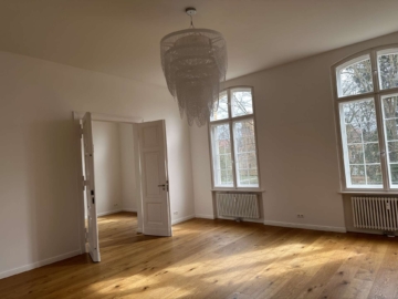 Attraktive Park-Lage: Sonnige 2 Zimmerwohnung mit Balkonterrasse, 12683 Berlin, Etagenwohnung