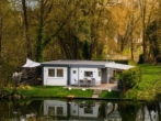 Hausansicht - Bezugsfertig möbeliert, 800 qm Wassergrundstück am Kalkgraben mit 25m Uferfront
