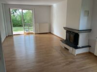 Wohnzimmer mit Kamin