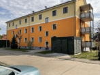 Hausansicht - Helle moderne 2 Zimmerwohnung mit Balkon im Grünen