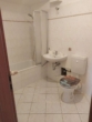 Bad mit Badewanne - Frisch renovierte 2 Zimmerwohnung mit Balkon