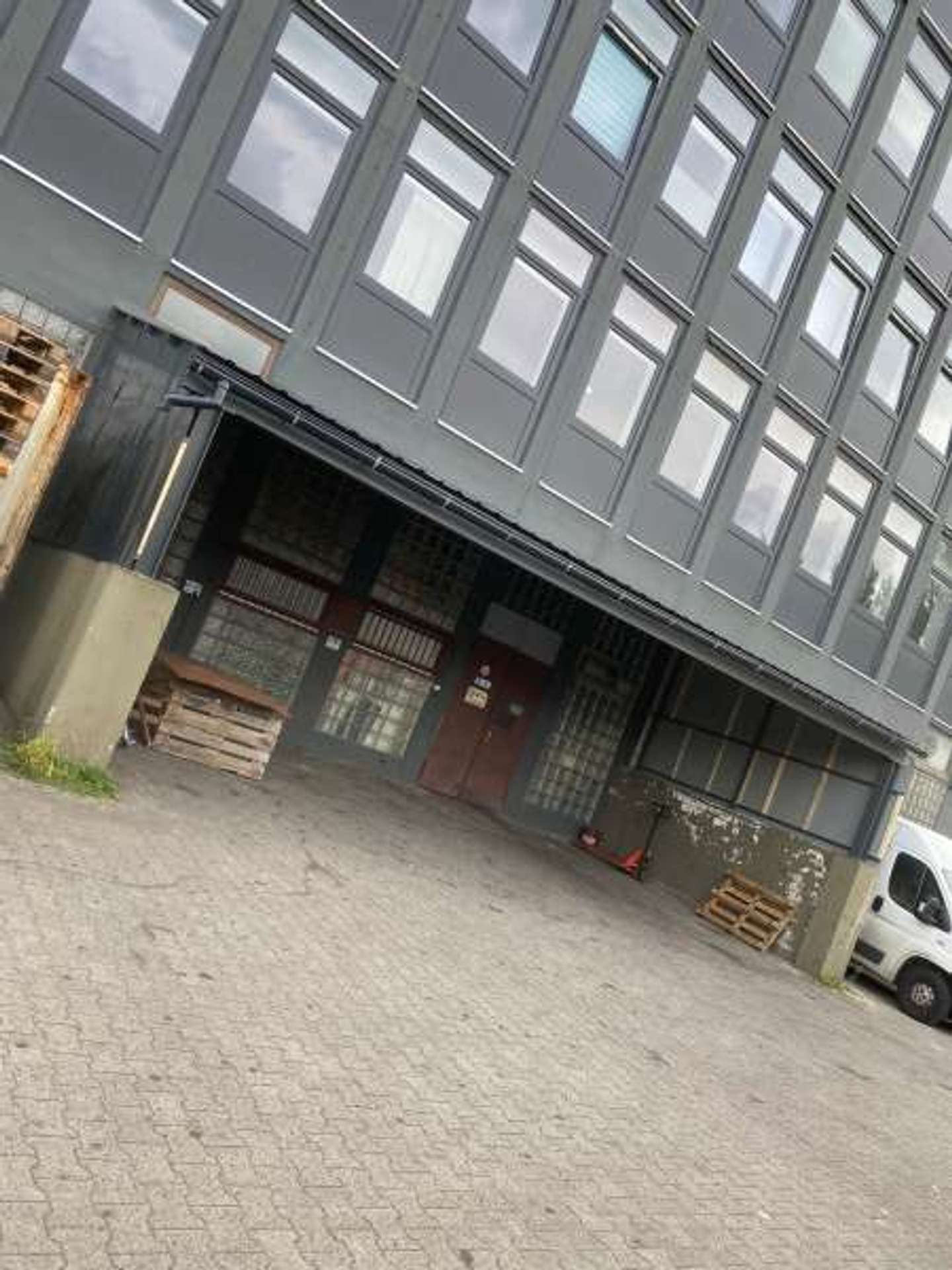 Zugang zum Lager/Halle