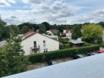 Balkonblick - Wohnen auf Zeit: Tolle 2 Zimmerwohnung mit sonnigem Balkon und Stellplatz