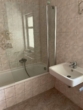 Badewanne mit Glasabtrennung - Vermietung auf Zeit: Sonnige 3 Zimmerwohnung in der Strausberger Altstadt