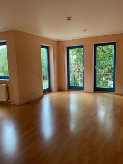 Geräumige 4 Zimmerwohnung mit Balkon im Grünen, 15366 Hoppegarten, Etagenwohnung