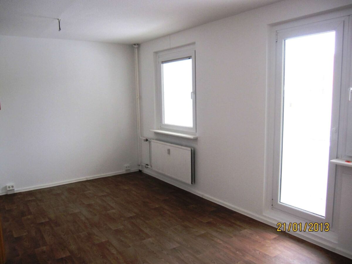 Wohnzimmer mit Balkon